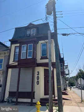 7-Unit Brick Apartment Building