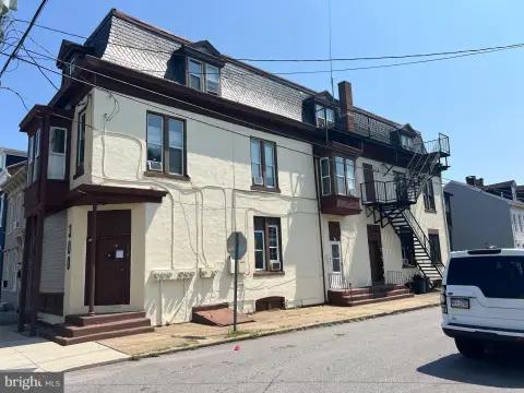 7-Unit Brick Apartment Building