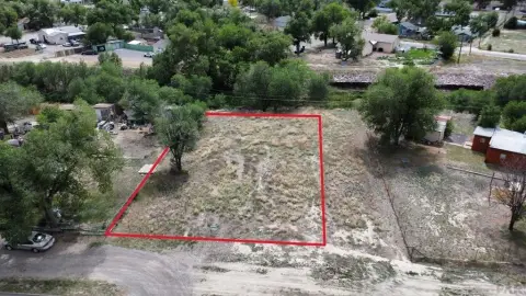 Land with Creek Border