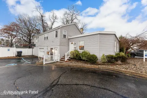 Multi-Income Mixed-Use Property