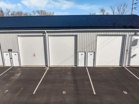 Affordable Contractor Bay in Waterloo