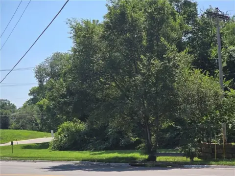 Large Lot in Ideal Location