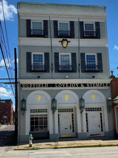 Mixed-Use Building in Downtown Huntington