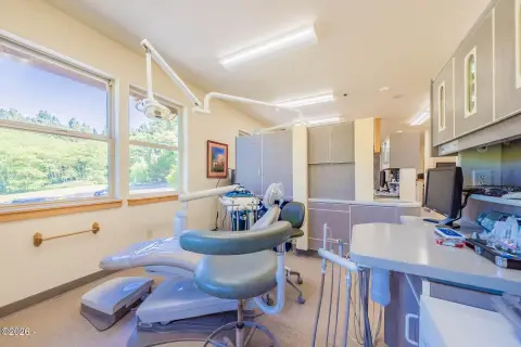 Fully Equipped 4-Bay Dental Suite