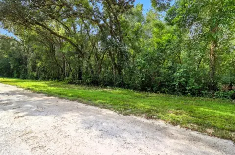 Residential Land in Brooksville, FL