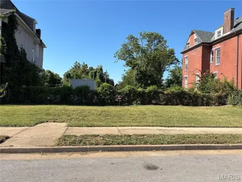 Residential Land in St Louis