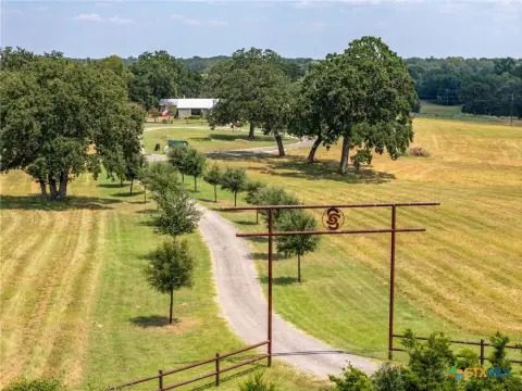 Turn-Key Ranch in Lexington, TX