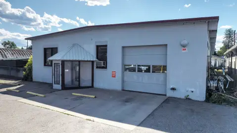 Flexible Office-Warehouse Building