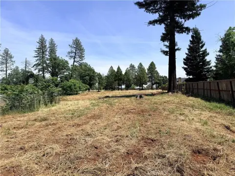 Spacious Paradise Lot Opportunity
