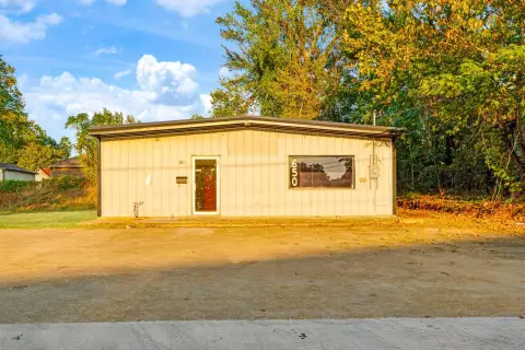 Flex Building with Roll-Up Doors