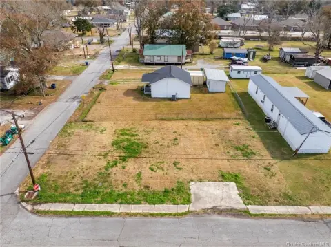 Versatile Corner Lot in Sulphur
