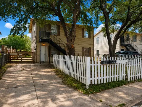 Move-In Ready Duplex with 6 Bedrooms