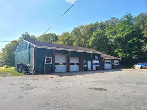Automotive Shop With Multiple Buildings