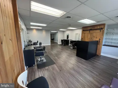 Salon-Ready Storefront Suite