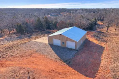 Land with Workshop in Luther,OK