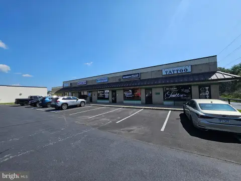 Open-Plan Retail Space