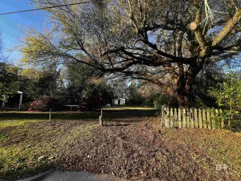 Spacious Double Lot Near I-10