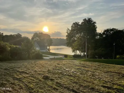 Land with Lake Views