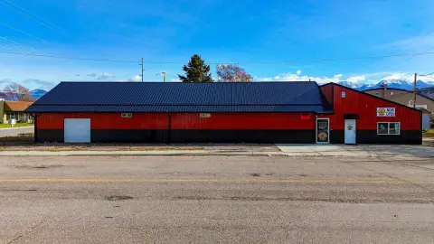 Mixed-Use Building with Dual Business Spaces