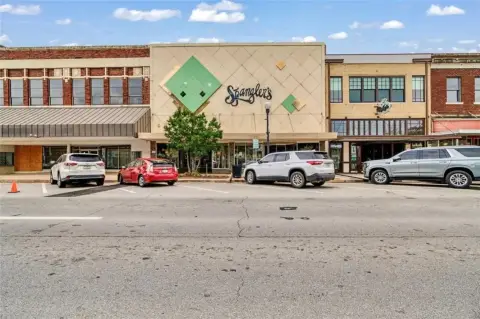 Downtown Paris Mixed-Use Opportunity