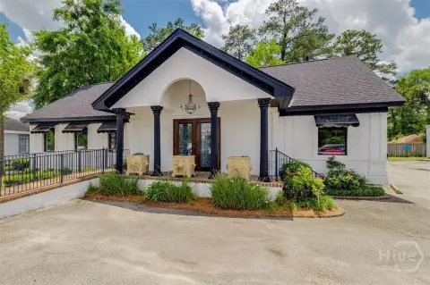 High-Exposure Freestanding Building For Lease