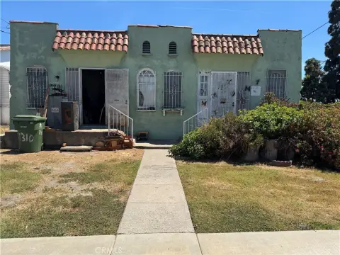Los Angeles Duplex with Large Units