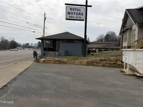 High-Traffic Commercial Space Available