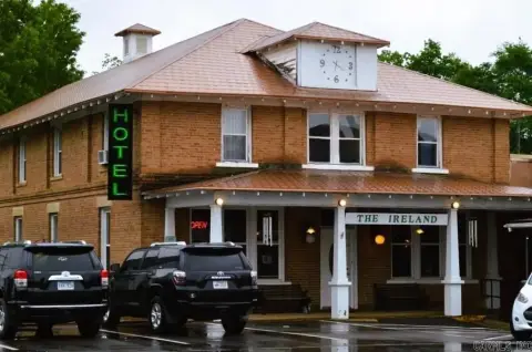 Historic Hotel Near Diamond Crater