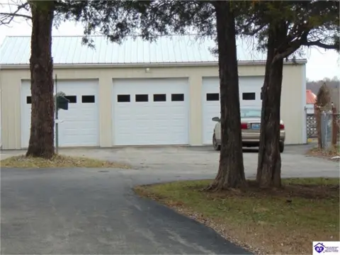 Three-Bay Garage in Leitchfield, KY