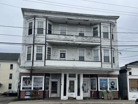 Mixed-Use Property with Restaurant
