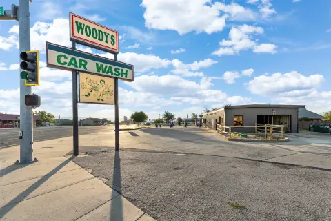 Woody's Car Wash