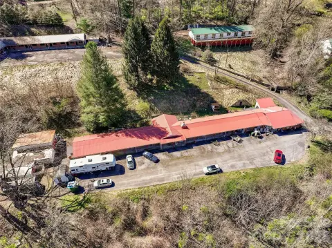 11-Unit Motel with Owner's Quarters