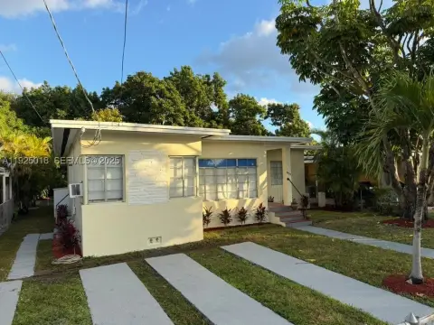 Updated Duplex with Spacious Backyard