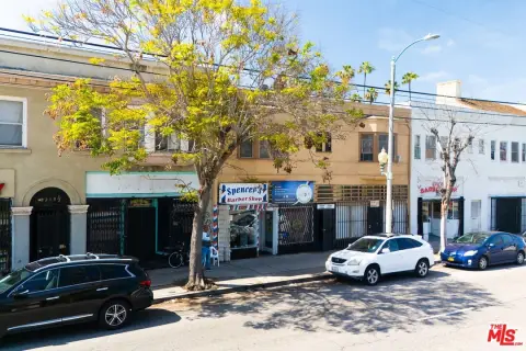 Mixed-Use Building on Jefferson Boulevard