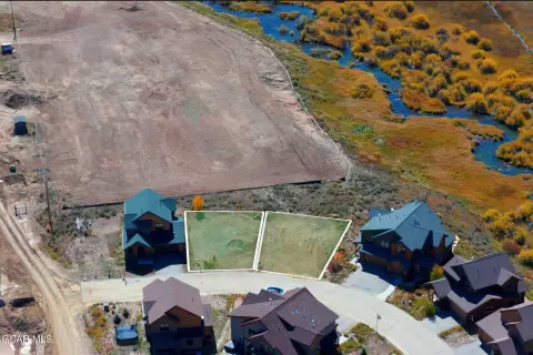 Land in Coyote Creek