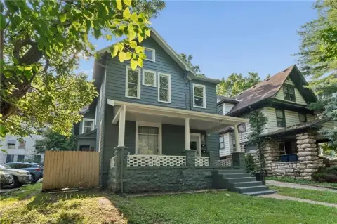Up-and-Down Duplex with Yard
