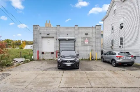 Masonry Flex Space with Garage Door