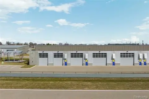 M1 Concourse Private Garage