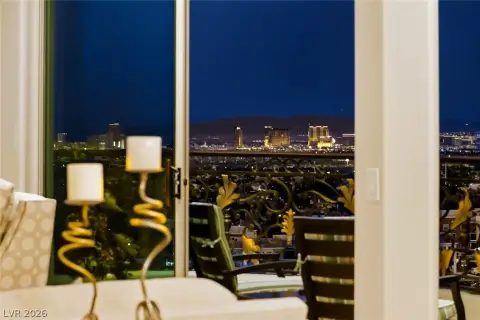 Las Vegas High-Rise Residence