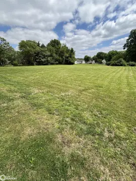 Spacious Lot in Burlington, Iowa
