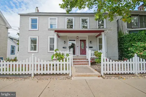 Renovated Duplex with Parking