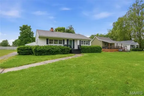 Flex Space With Detached Outbuilding