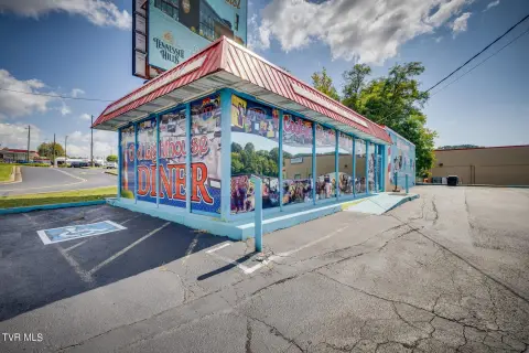 Iconic Diner on State Line