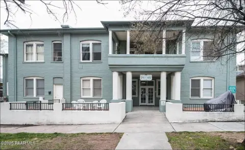 Historic 17-Unit Apartment Building