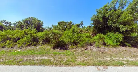 Spacious Lot in Port Charlotte