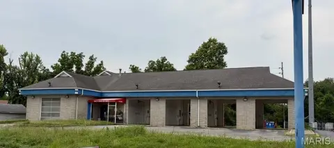 Self-Service Car Wash with Automatic Tunnel