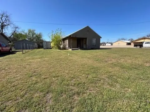 Versatile Commercial Building in Vernon