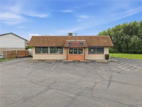 Freestanding Restaurant with Large Lot