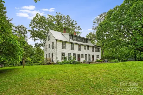 11-Bedroom Bed and Breakfast