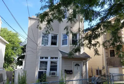 Victorian Duplex with Six Bedrooms